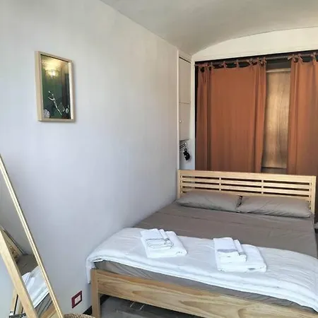 Апартаменты Charming Attic In Centre