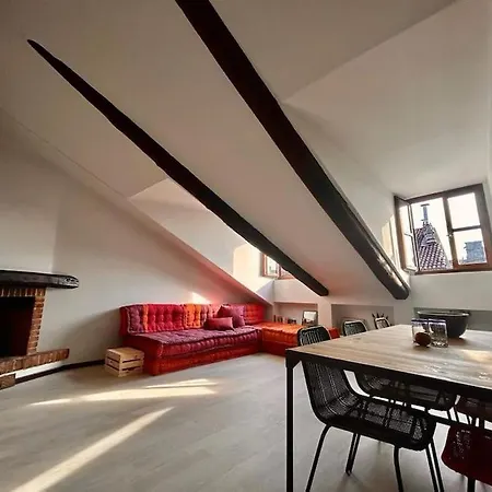 Апартаменты Charming Attic In Centre