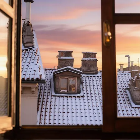아파트 Charming Rooftop Attic San Salvario - 300m From Porta Nuova 토리노